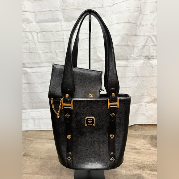 ❤️RARE❤️ MCM Authentic Bucket Bag with small purse inside - Picture 4 of 11